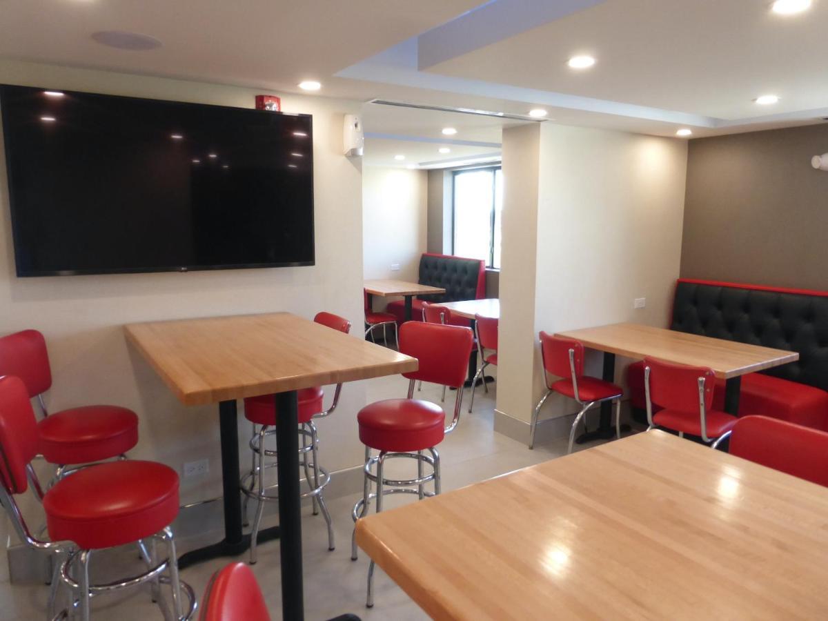 Red Roof Inn ブルボネ エクステリア 写真