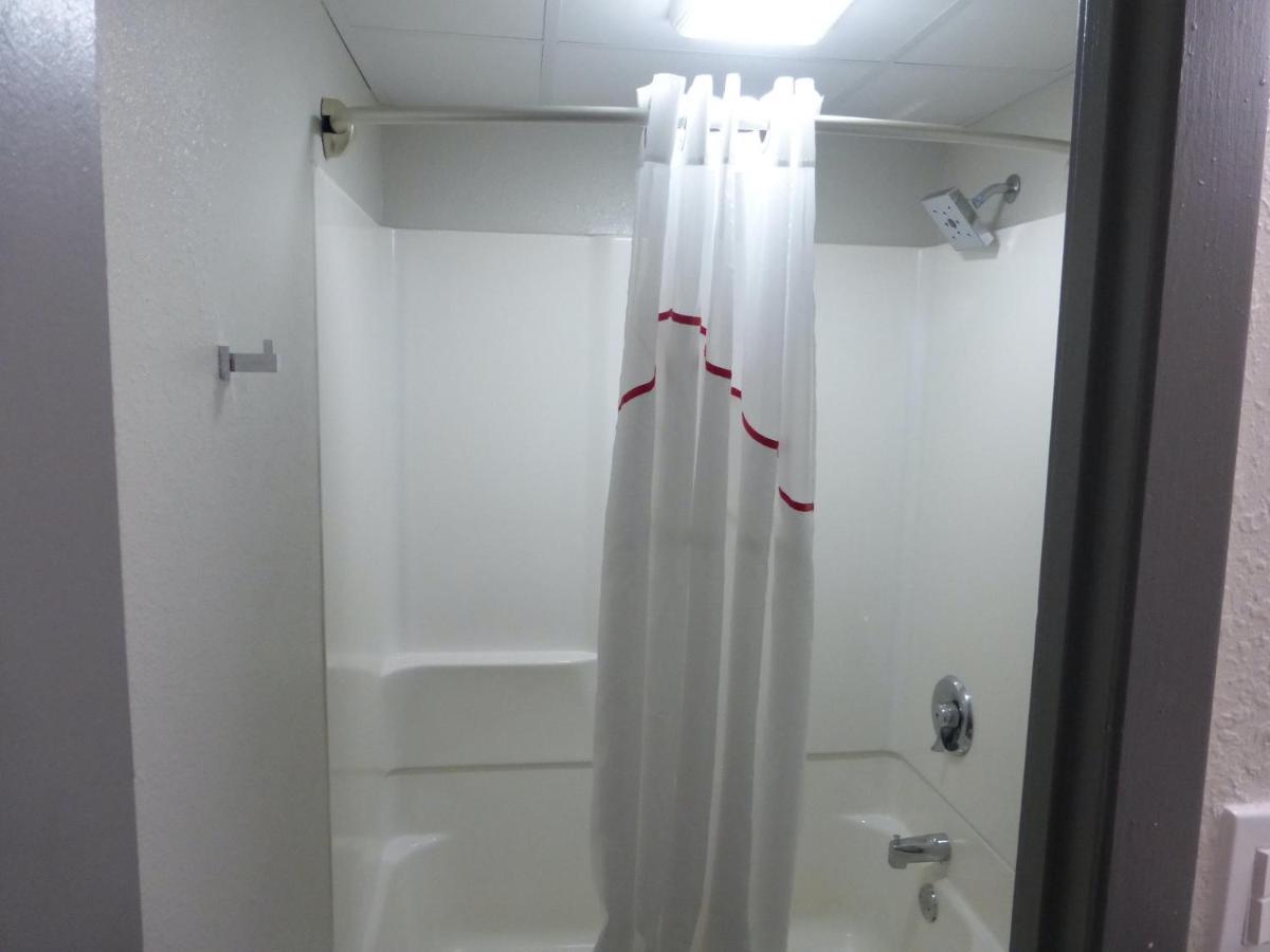 Red Roof Inn ブルボネ エクステリア 写真